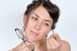 adolescents-no-posar-ulleres-estetica-joves-lents-de-contacte-optica-focus-piera