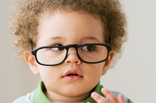 nen-estrabisme-infantil-pediatria-optica-focus-piera
