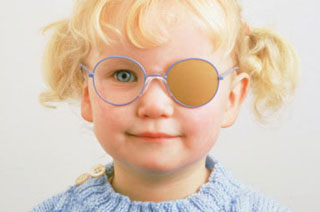 nena-ambliopia-ull-gandul-pediatria-optica-focus-piera
